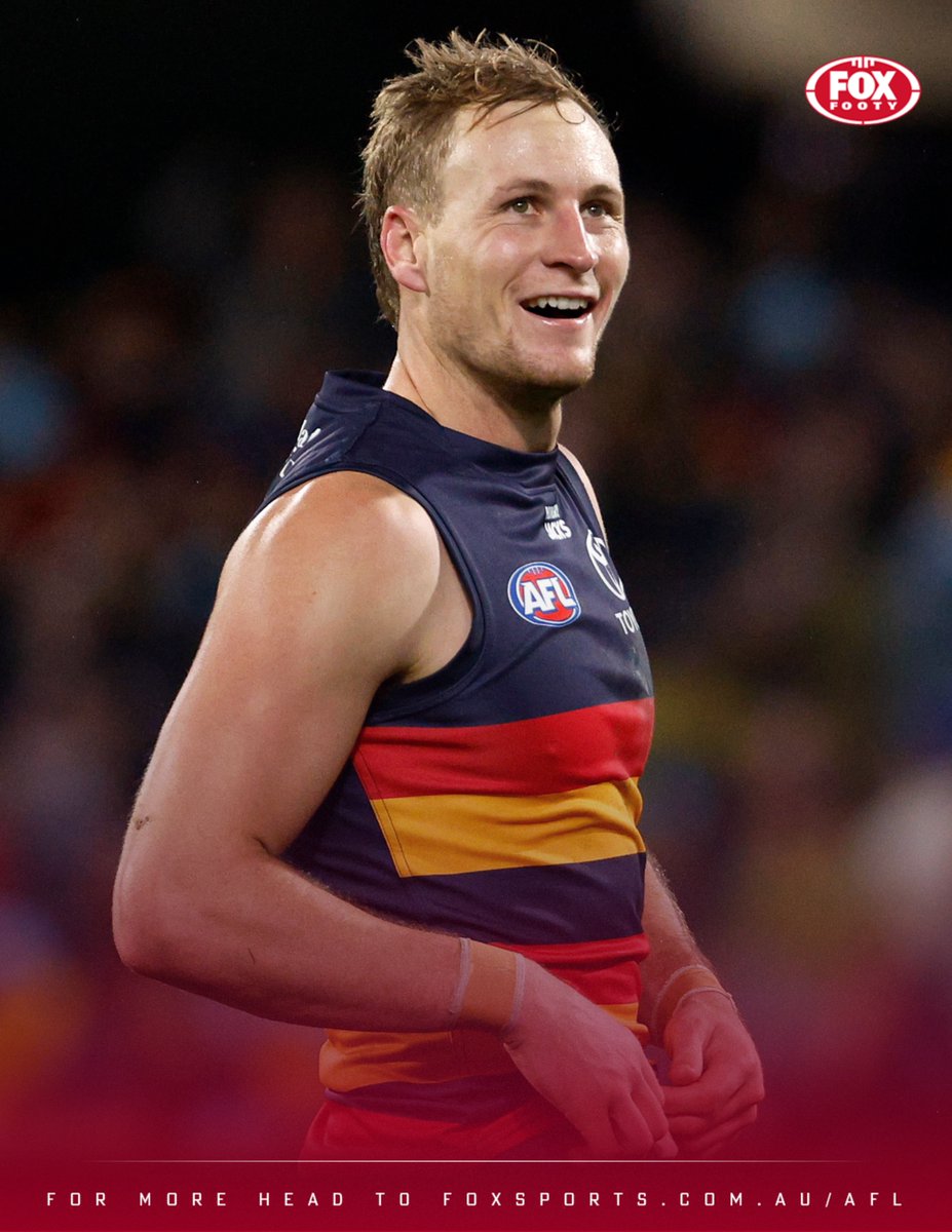 Adelaide Crows Edge Geelong Cats by One Point as Coach Scott Clashes with Home Crowd